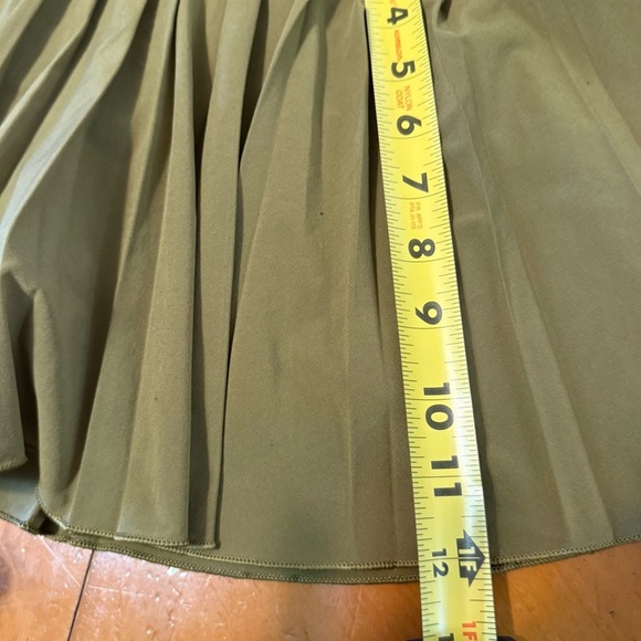 Aritzia TNA Pleated Tennis Skirt in Army Green Sz XS Performance Athletic - Picture 12 of 12